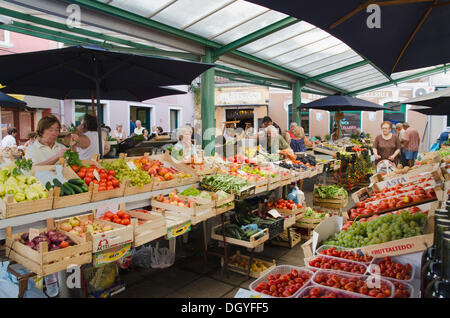 Fruit and vegetables market in Rovinj, Istria, Croatia Stock Photo - Alamy