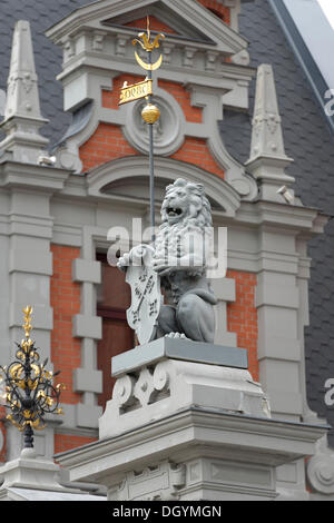 Lion sculpture in front of the House of the Blackheads, Town Hall Square, Riga, Latvia, Baltic States, Europe Stock Photo