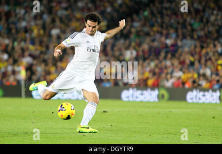 Barcelona, Spain. 26th Oct, 2013. La Liga. Pepe in action against during the game between FC Barcelona and Real Madrid from the Camp Nou. Credit:  Action Plus Sports/Alamy Live News Stock Photo