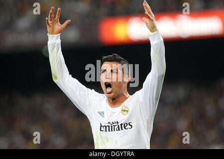 Barcelona, Spain. 26th Oct, 2013. La Liga. Cristiano Ronaldo in action against during the game between FC Barcelona and Real Madrid from the Camp Nou. Credit:  Action Plus Sports/Alamy Live News Stock Photo