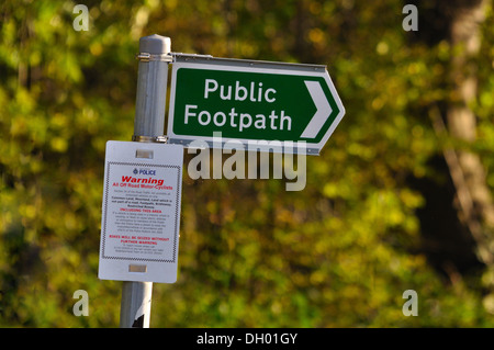 Police warning sign on a Public Footpath post Stock Photo