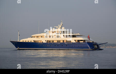 Motor yacht Laurel, shipyard Delta Marine, length 73.15 meters, built in 2006, anchored off the Principality of Monaco Stock Photo