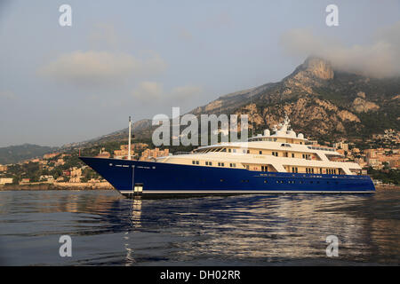Motor yacht Laurel, shipyard Delta Marine, length 73.15 meters, built in 2006, anchored in front of the Principality of Monaco Stock Photo