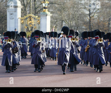 Changing of the Guard at Buckingham Palace, soldiers wearing a gray uniform, military band, City of Westminster, London