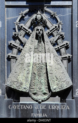 Statue on a tomb, La Recoleta Cemetery in Buenos Aires, Argentina, South America Stock Photo