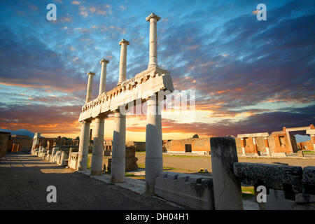 Doric and Corinthian columns of the Roman colonnade in the Forum of Pompeii, Italy, Europe Stock Photo