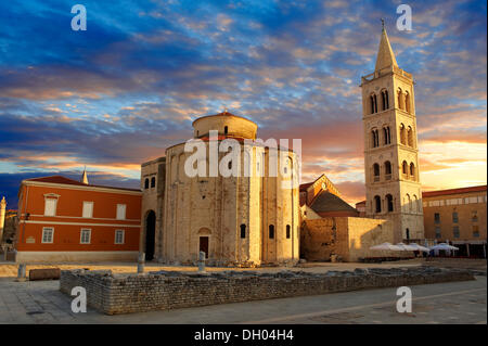 The pre-Romanesque Byzantine St Donat's Church and the Campanile bell tower of St Anastasia Cathedral, Zadar, Croatia, Europe Stock Photo