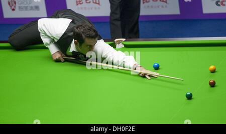 Chengdu, China. 27th Oct, 2013. Ronnie o'Sullivan of England during The 2013 Snooker International Championship in Chengdu Southwest Chinas Sichuan Province O'Sullivan Won The Match 6 2 Credit:  Action Plus Sports/Alamy Live News Stock Photo