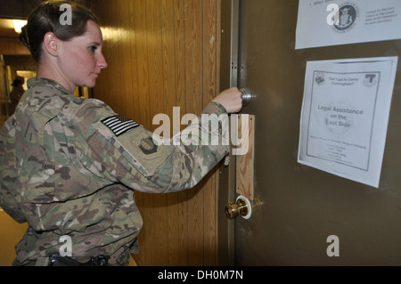 Staff Sgt. Megan Stockinger, 455th Air Expeditionary Wing NCO in charge of military justice, deployed from Little Rock Air Force Base, Ark., and a native of Geneva, Ala., enters the eastside legal assistance facility near the A-10/testing center on Bagram Stock Photo