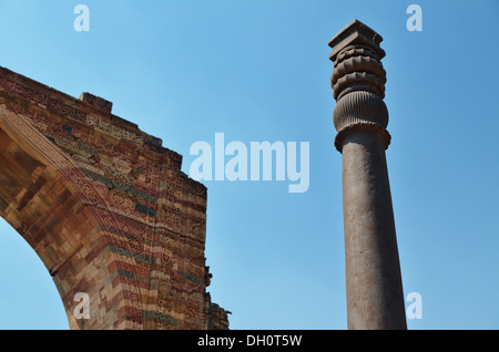 Iron pillar, Qutub Minar, Delhi, India Stock Photo