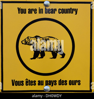 Bear warning sign showing a grizzly bear, English and French, Kluane National Park and Reserve, Yukon Territory, Canada Stock Photo