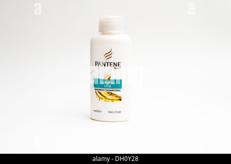 Pantene Shampoo in formato da viaggio Foto stock - Alamy