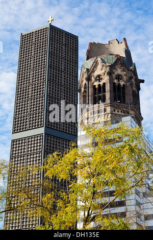 Kaiser-Wilhelm-Gedachtniskirche and blue autumn sky in Berlin Stock Photo