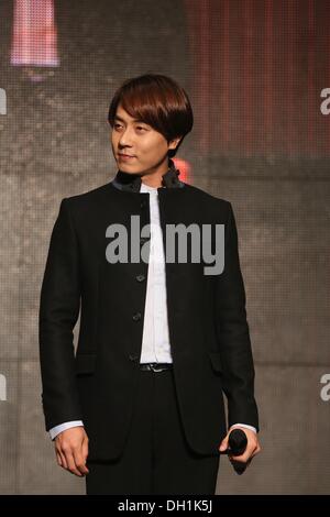 Taipei, China. 27th Oct, 2013. Korean star Andy Lee, member of Korean pop group Shinhwa, meets fans in Taipei, China on Sunday October 27, 2013. © TopPhoto/Alamy Live News Stock Photo