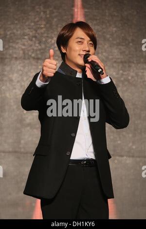 Taipei, China. 27th Oct, 2013. Korean star Andy Lee, member of Korean pop group Shinhwa, meets fans in Taipei, China on Sunday October 27, 2013. © TopPhoto/Alamy Live News Stock Photo