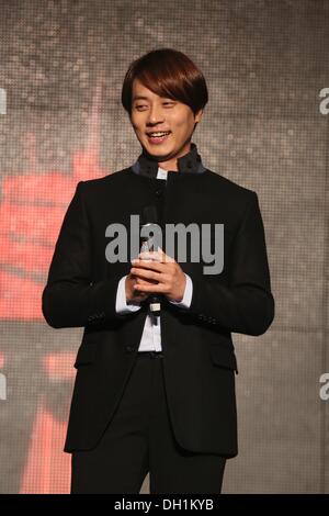 Taipei, China. 27th Oct, 2013. Korean star Andy Lee, member of Korean pop group Shinhwa, meets fans in Taipei, China on Sunday October 27, 2013. © TopPhoto/Alamy Live News Stock Photo