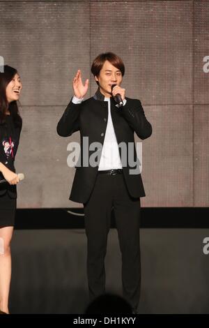 Taipei, China. 27th Oct, 2013. Korean star Andy Lee, member of Korean pop group Shinhwa, meets fans in Taipei, China on Sunday October 27, 2013. © TopPhoto/Alamy Live News Stock Photo