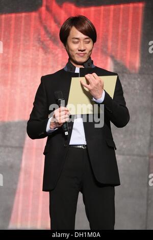 Taipei, China. 27th Oct, 2013. Korean star Andy Lee, member of Korean pop group Shinhwa, meets fans in Taipei, China on Sunday October 27, 2013. © TopPhoto/Alamy Live News Stock Photo