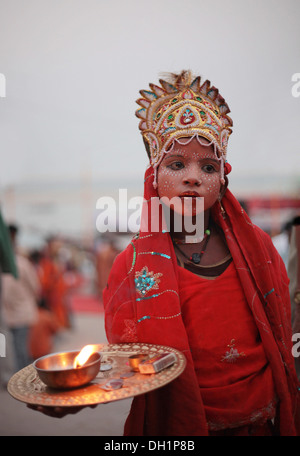 From Chikankari to Bandhani: A Comprehensive Look at Uttar Pradesh's  Traditional Dress