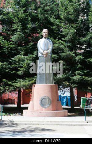 Statue of Dr. Sun Yat Sen, St. Mary's Square, Chinatown, San Francisco, California, USA Stock Photo