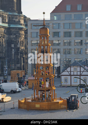 Striezelmarkt Christmas market is being set up, Altmarkt square in Dresden, Saxony Stock Photo