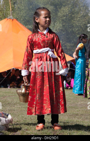 File:Beautiful Leh Couple In Traditional Dress (202673443).jpeg - Wikipedia