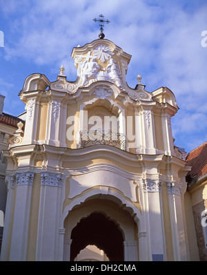 Baroque church archway, Ausros Vartu Gatve, Vilnius, Vilnius County, Republic of Lithuania Stock Photo