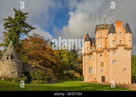 CRAIGIEVAR  A FAIRYTALE PINK TURRETED CASTLE IN ABERDEENSHIRE SCOTLAND SURROUNDED BY AUTUMNAL TREES Stock Photo