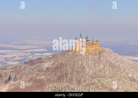 Burg Hohenzollern Castle in winter, Hechingen, Zollernalb, Schwäbische Alb, Baden-Württemberg, Germany Stock Photo