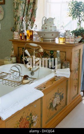 Roll-top bath with wooden bath-rack in pale green bathroom with Stock Photo - Alamy