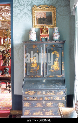 Large gilt antique mirror above fireplace in town house living room ...