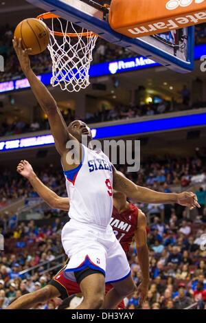 October 30, 2013: Philadelphia 76ers shooting guard James Anderson (9) goes up for the shot during the NBA game between the Miami Heat and the Philadelphia 76ers at the Wells Fargo Center in Philadelphia, Pennsylvania. The 76ers win 114-110. Christopher Szagola/Cal Sport Media Stock Photo