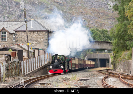 Steam locomotive pulling a passenger train into Blaenau Ffestiniog railway station, Wales Stock Photo