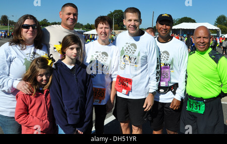 Staff Sgt. Daniel Burgess pauses for a photo with his wife Genette, daughters Gracie and Kaylee, Lt. Gen. and Mrs. Jeffrey Talley, Command Sgt. Major Luther Thomas and Maj. Gen. Luis Visot after finishing the Army Ten Miler today in Washington, DC. Burges Stock Photo