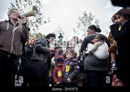 Paris, France. 31st Oct, 2013. An authorized meeting place today instead of the Republic square by ''The dal'' and that just before the winter break which starts tonight gathering, in Paris, on October 31, 2013.Photo: Michael Bunel/NurPhoto Credit:  Michael Bunel/NurPhoto/ZUMAPRESS.com/Alamy Live News Stock Photo