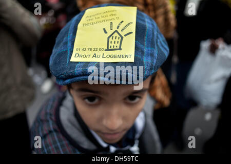 Paris, France. 31st Oct, 2013. An authorized meeting place today instead of the Republic square by ''The dal'' and that just before the winter break which starts tonight gathering, in Paris, on October 31, 2013.Photo: Michael Bunel/NurPhoto Credit:  Michael Bunel/NurPhoto/ZUMAPRESS.com/Alamy Live News Stock Photo