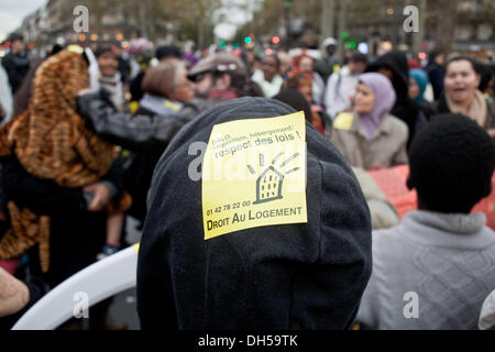 Paris, France. 31st Oct, 2013. An authorized meeting place today instead of the Republic square by ''The dal'' and that just before the winter break which starts tonight gathering, in Paris, on October 31, 2013.Photo: Michael Bunel/NurPhoto Credit:  Michael Bunel/NurPhoto/ZUMAPRESS.com/Alamy Live News Stock Photo