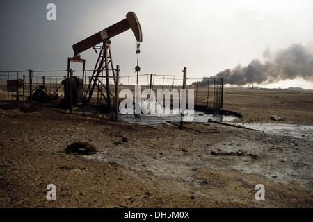 The aftermath of the 1991 Gulf War in Kuwait : destroyed oil well and black smoke from the wells in fire in the Al Wafra area. Stock Photo