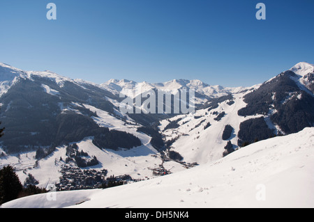 Hinterglemm Austria Saalbach Osterreich ski skiing Stock Photo