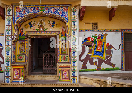 Traditionally painted doorway in Bundi, Rajasthan, India, Asia Stock Photo