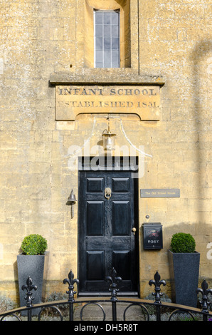 Smart front entrance to a house in Moreton-in-Marsh known as The Old School House Stock Photo