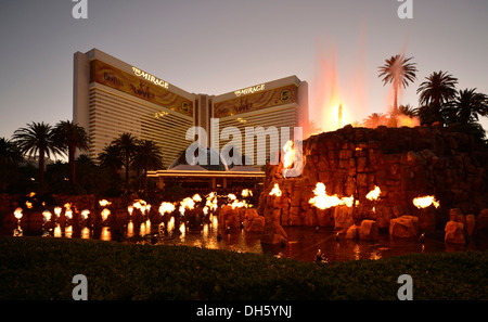 Night scene, show, artificial volcanic eruption in front of The Mirage, luxury hotel and casino, Las Vegas, Nevada Stock Photo