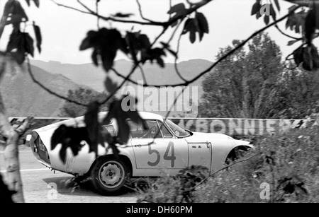 Girolamo Capra-Maurizio Pinchetti's Alfa Romeo Giulia TZ. Finished 17th in the Targa Florio, Sicily 9 May 1965. Stock Photo