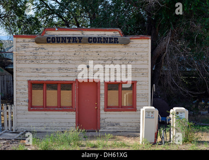 Abandoned gas station, legendary Burr Trail Road, Grand Staircase-Escalante National Monument, GSENM, Utah, Southwestern USA Stock Photo