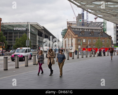 people outside the newly redeveloped King's Cross station in London, UK Stock Photo