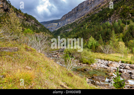 View towards Gradas de Soaso, River Arazas in the Valle de Ordesa, Parque Nacional de Ordesa y Monte Perdido, Pyrenees. Stock Photo