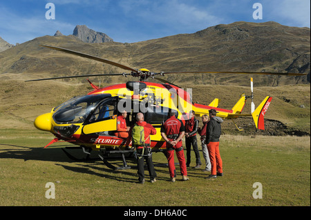 Team of the Sécurité Civile rescue organization preparing themselves for duty in Vallée d'Ossoue in the French Western Stock Photo