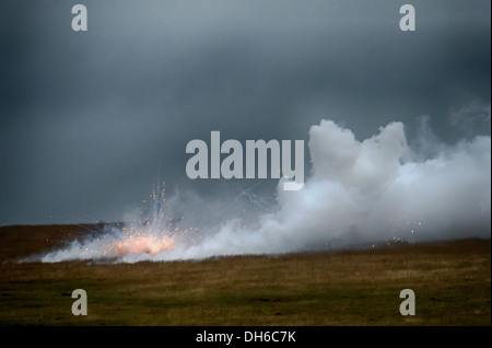 Wesh Guards Mortar Platoon live Firing there 81mm mortar Stock Photo ...