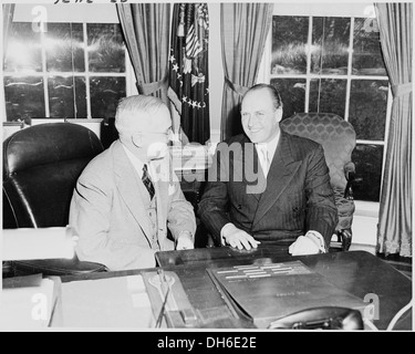 Photograph of President Truman at his desk in the Oval Office with Crown Prince Olav of Norway. 200247 Stock Photo