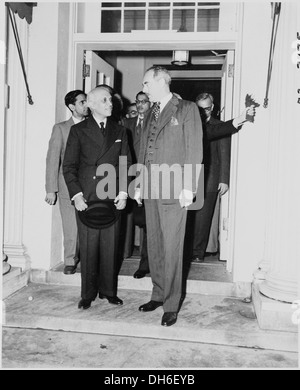 Photograph of Prime Minister Jawaharlal Nehru of India with Secretary of State Dean Acheson. 200157 Stock Photo